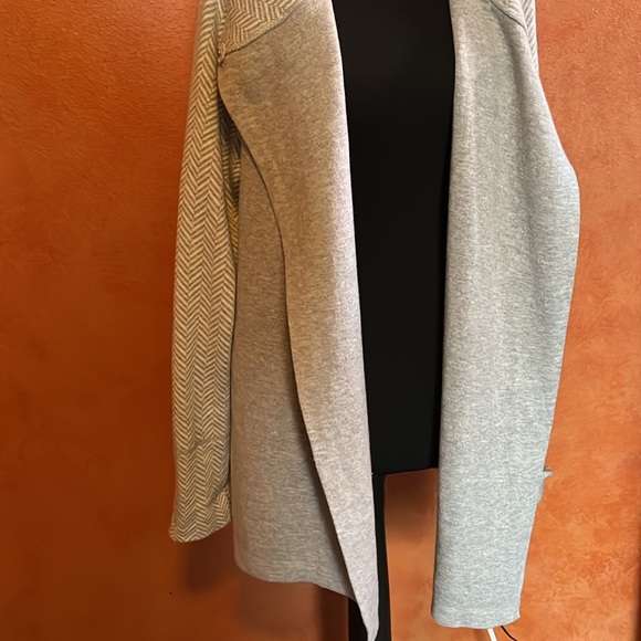 Max studio large sweater. Wear open or wrapped. - Picture 11 of 12